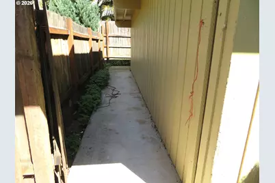 713 SE Englewood Dr, Hillsboro, OR 97123 - Photo 5