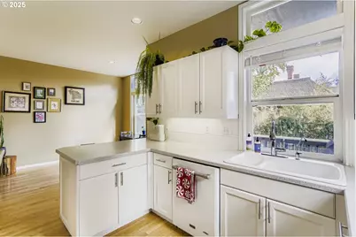 3614 S Corbett Ave, Portland, OR 97239 - Photo 13