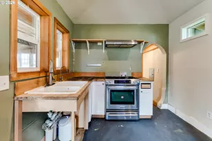 111 Holeman Ave, Eugene, OR 97404 - Photo 33