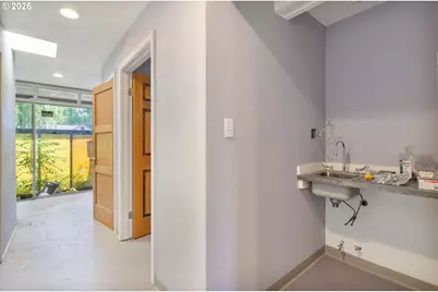 1225 W Main St, Medford, OR 97501 - Photo 33