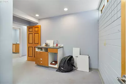 1225 W Main St, Medford, OR 97501 - Photo 37