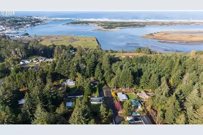 780 Michigan Ave, Bandon, OR 97411 - Photo 43