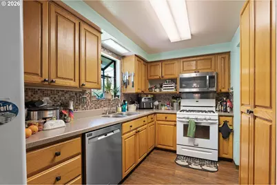 935 View St, Reedsport, OR 97467 - Photo 5