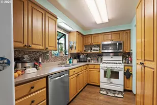 935 View St, Reedsport, OR 97467 - Photo 5