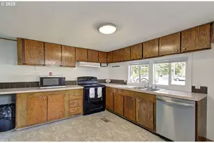 107 Guinevere Ct, Castle Rock, WA 98611 - Photo 5