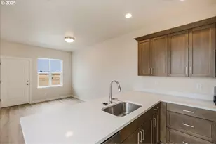 353 SE Kitzmiller Dr, Dallas, OR 97338 - Photo 3