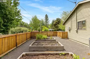 4935 SW Marigold St, Portland, OR 97219 - Photo 27
