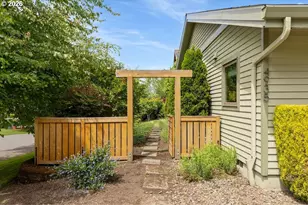 4935 SW Marigold St, Portland, OR 97219 - Photo 29