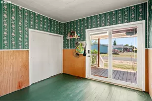 90 E B St, Halsey, OR 97348 - Photo 23