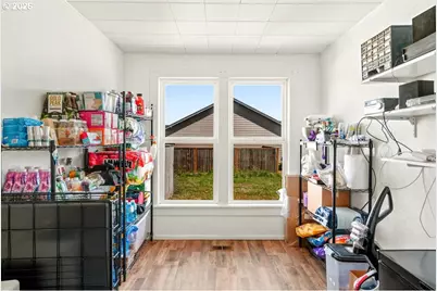 90 E B St, Halsey, OR 97348 - Photo 33