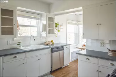 8038 SE Salmon St, Portland, OR 97215 - Photo 13