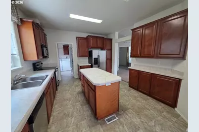 624 Dufur Ave, Maupin, OR 97037 - Photo 13