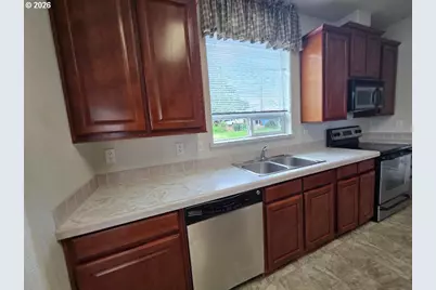 624 Dufur Ave, Maupin, OR 97037 - Photo 15