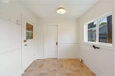 1887 Madrona St, North Bend, OR 97459 - Photo 23