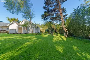 1887 Madrona St, North Bend, OR 97459 - Photo 7