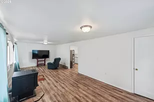 90828 Henderson Ln, Coos Bay, OR 97420 - Photo 7