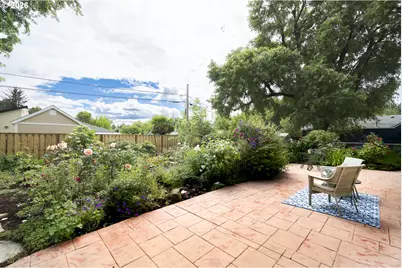 10910 NE Hancock St, Portland, OR 97220 - Photo 35