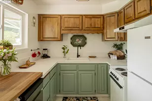 10910 NE Hancock St, Portland, OR 97220 - Photo 19