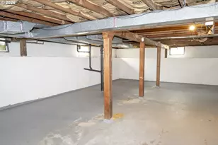10910 NE Hancock St, Portland, OR 97220 - Photo 45