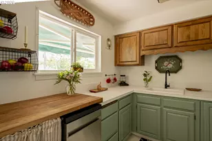 10910 NE Hancock St, Portland, OR 97220 - Photo 17