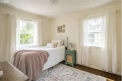 10910 NE Hancock St, Portland, OR 97220 - Photo 27