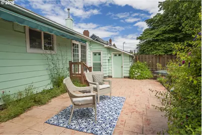 10910 NE Hancock St, Portland, OR 97220 - Photo 39