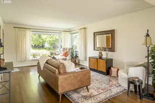 10910 NE Hancock St, Portland, OR 97220 - Photo 7