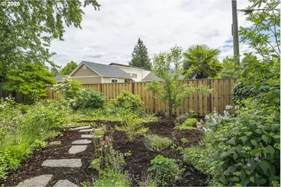 10910 NE Hancock St, Portland, OR 97220 - Photo 41