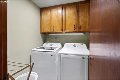 2854 Warren St, Eugene, OR 97405 - Photo 29