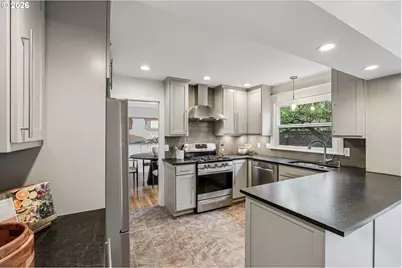 7670 SW Danielle Ave, Beaverton, OR 97008 - Photo 13