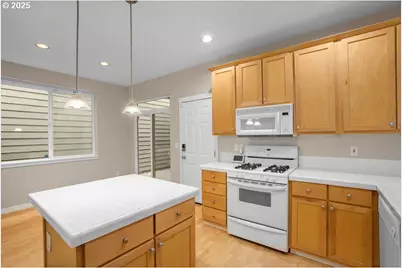 515 NE Suttle Rd, Portland, OR 97211 - Photo 5