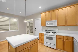 515 NE Suttle Rd, Portland, OR 97211 - Photo 5