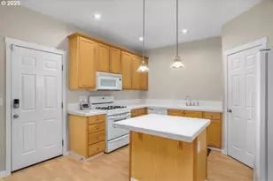 515 NE Suttle Rd, Portland, OR 97211 - Photo 9