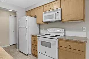 4671 Royal Ave, Eugene, OR 97402 - Photo 9