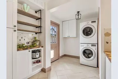 933 8th St, Astoria, OR 97103 - Photo 13