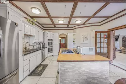 4224 SW Melville Ave, Portland, OR 97239 - Photo 9