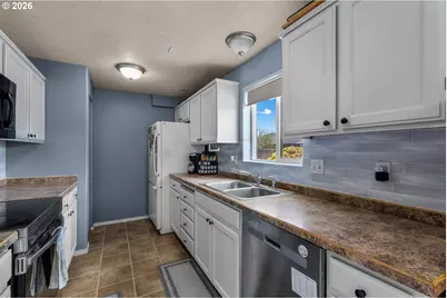 648 NE Cougar Loop, Prineville, OR 97754 - Photo 9