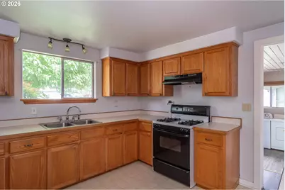 66 NW Cary St, Winston, OR 97496 - Photo 11