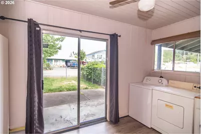66 NW Cary St, Winston, OR 97496 - Photo 37