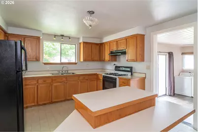 66 NW Cary St, Winston, OR 97496 - Photo 15