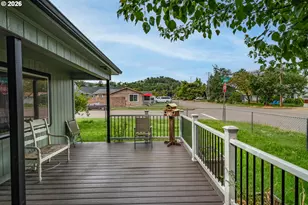 66 NW Cary St, Winston, OR 97496 - Photo 5