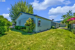 66 NW Cary St, Winston, OR 97496 - Photo 3