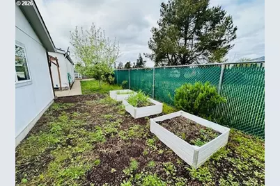 2438 Maia Loop, Springfield, OR 97477 - Photo 25