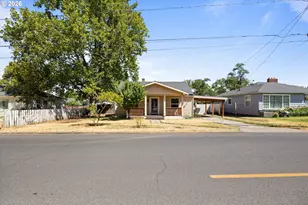 214 NW 5th Ave, Milton-Freewater, OR 97862 - Photo 3