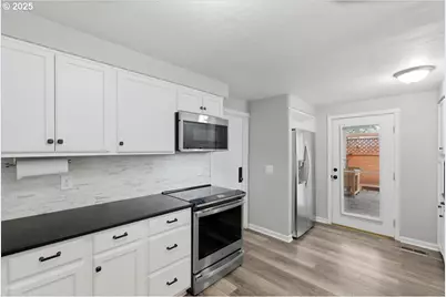 1371 NE Barnes Ct, Gresham, OR 97030 - Photo 13