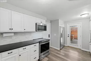 1371 NE Barnes Ct, Gresham, OR 97030 - Photo 13