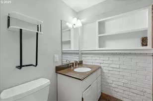 1371 NE Barnes Ct, Gresham, OR 97030 - Photo 33