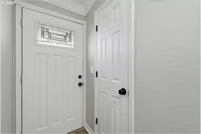 1371 NE Barnes Ct, Gresham, OR 97030 - Photo 5