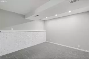 1371 NE Barnes Ct, Gresham, OR 97030 - Photo 31