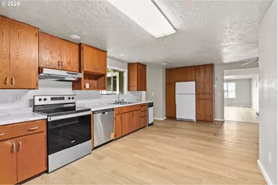 2082 Ohio St, Eugene, OR 97402 - Photo 9